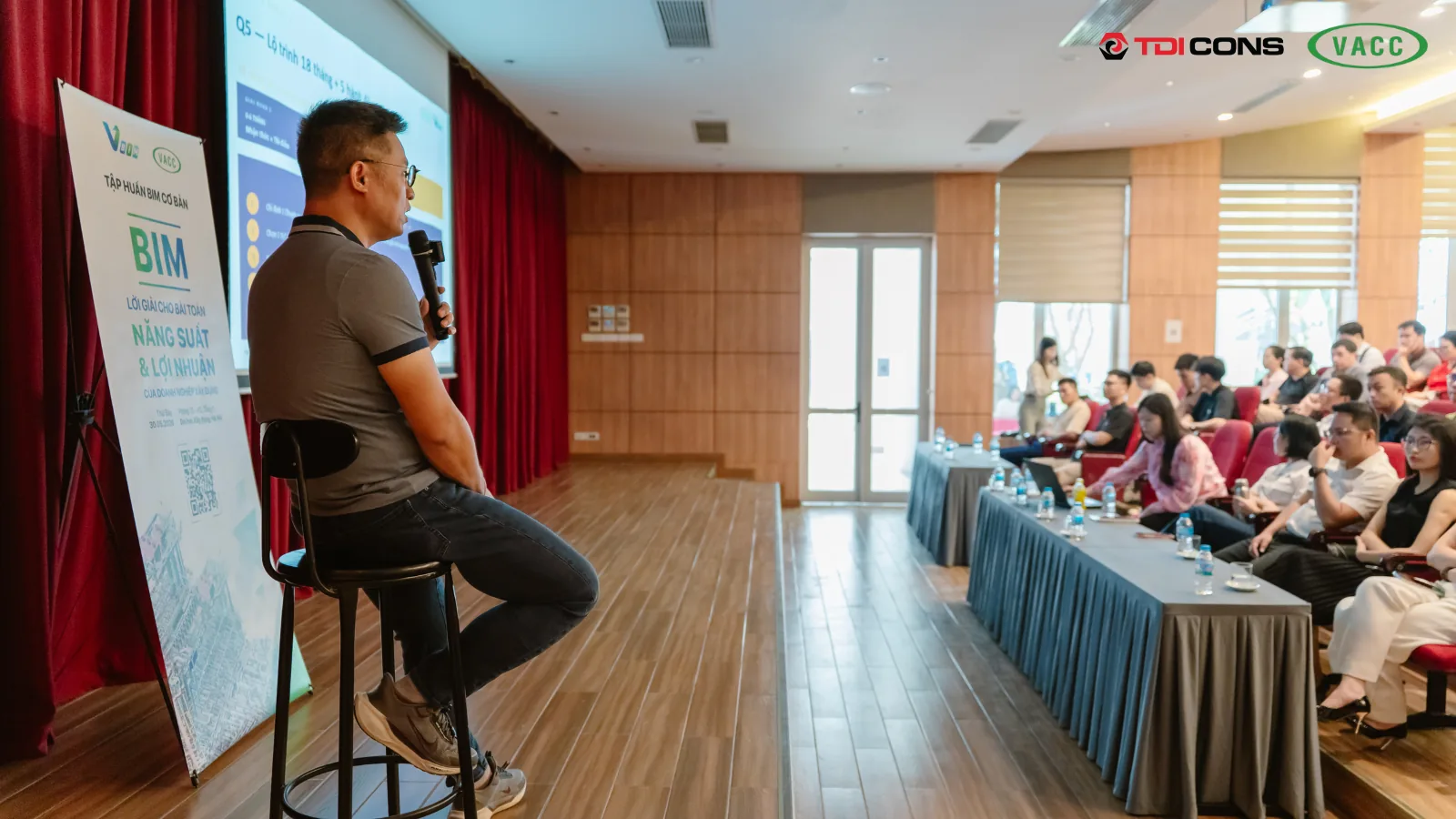VBIM 代表在培训会上从企业视角进行分享